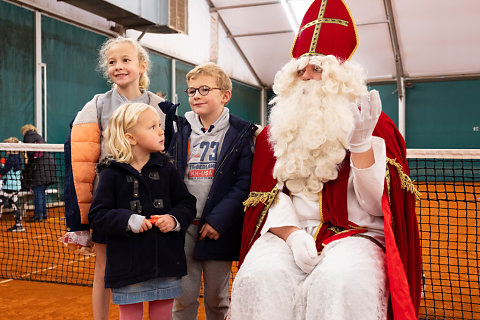 Saint-Nicolas à la Wolu Tennis Academy